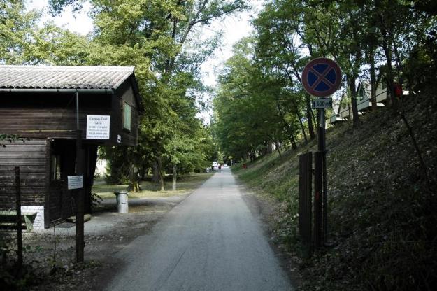 Kenese Part üdülő|A bejárat