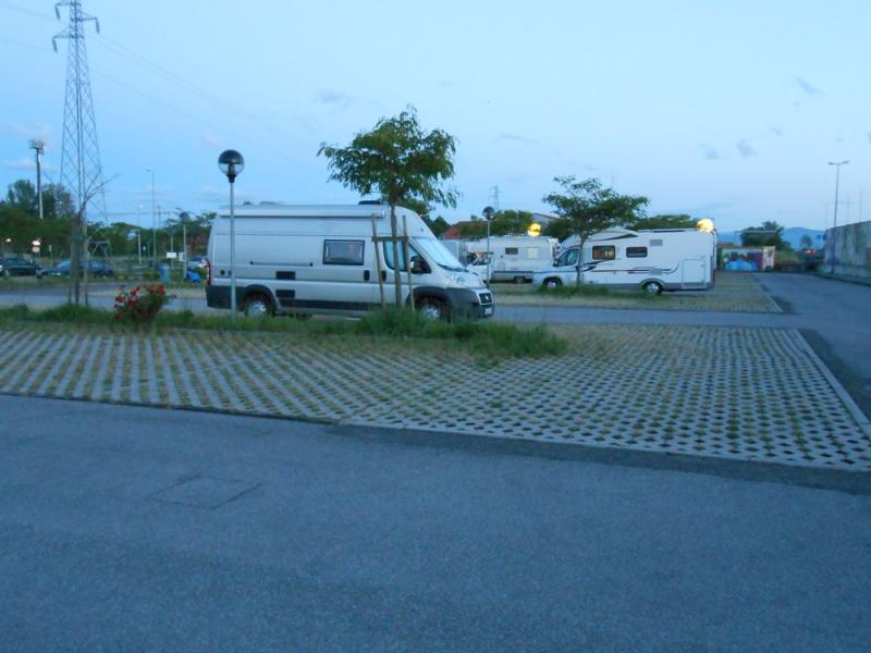 Parma lakóautó parkoló