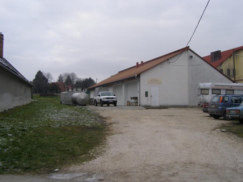 |Az udvar ahova be tudunk állni