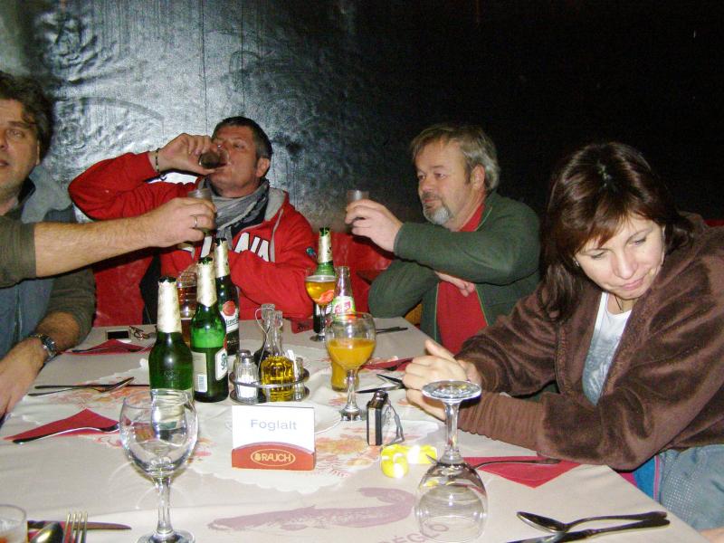 Akkor igyunk
