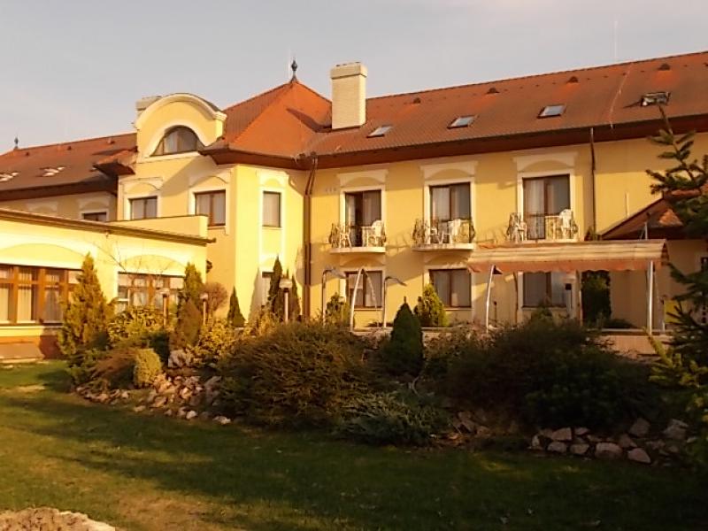 A szálló fürdő felöli szárnya