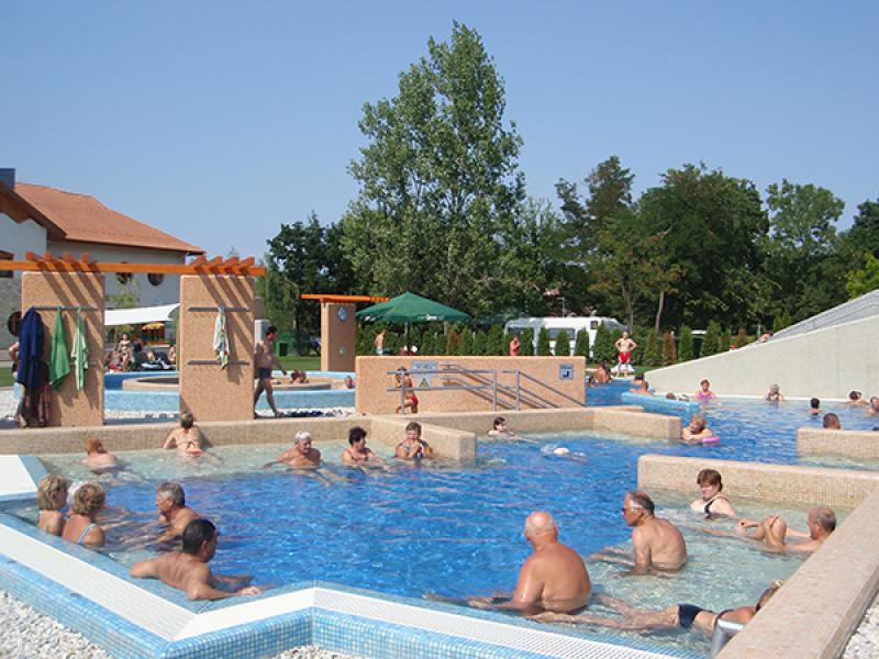 Kinti termál medence