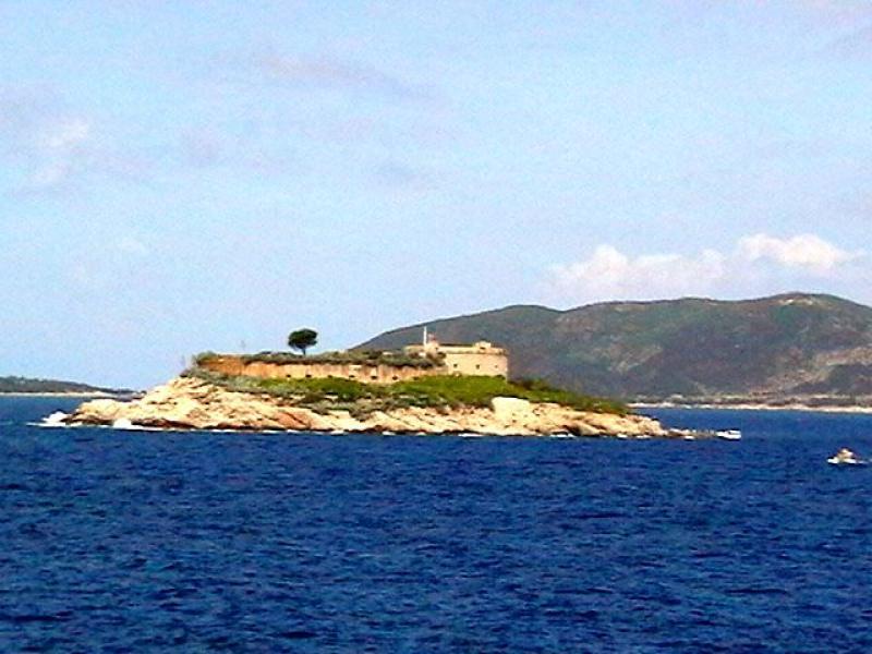 Mamula, a volt börtönsziget
