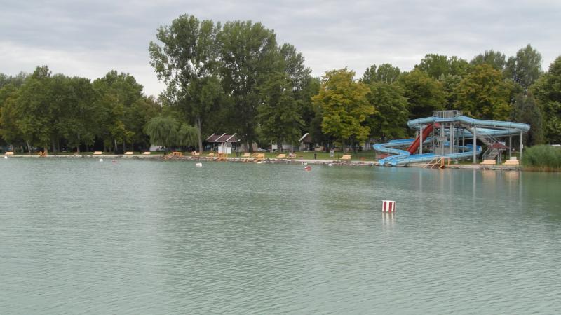 strand csuszdával